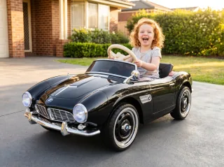BMW 507 enfant, Noir, fillette rousse en extérieur