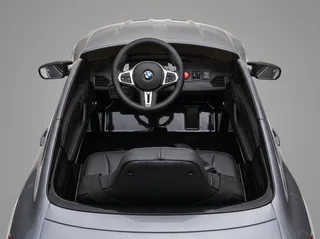BMW M4 enfant 12V gris métallisé, vue rapprochée capot