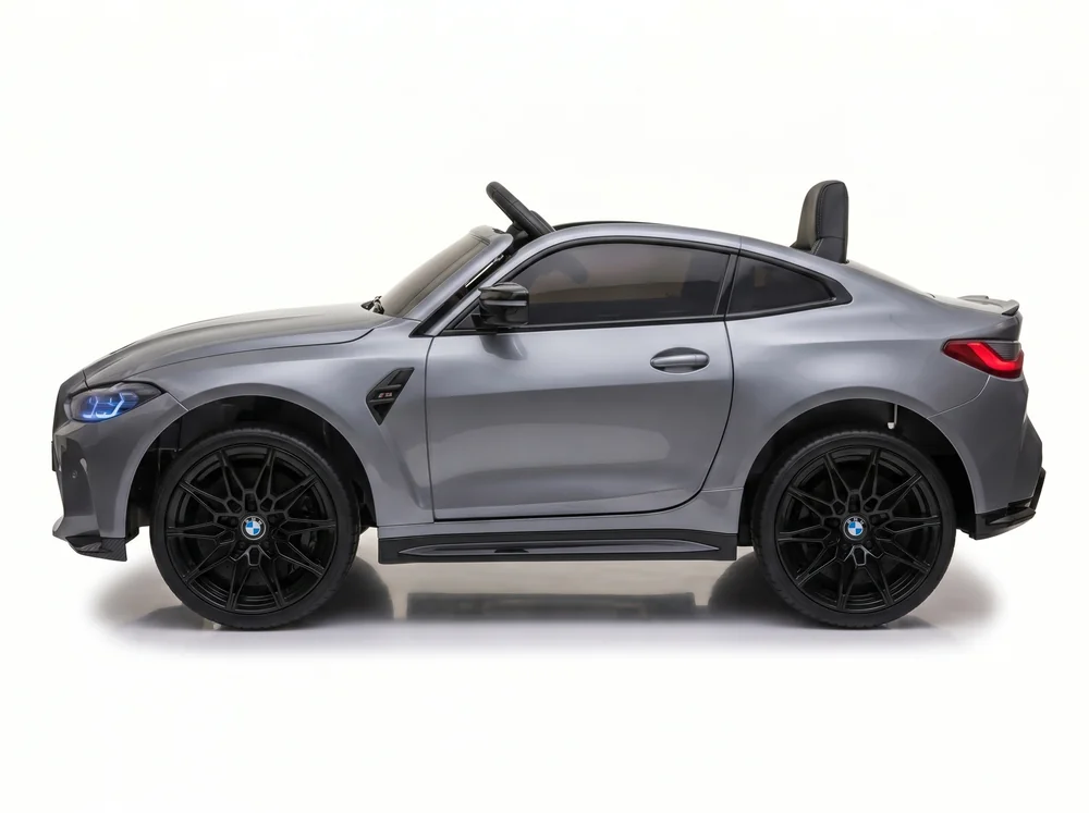 BMW M4 enfant gris métallisé vue détail jantes M-Sport
