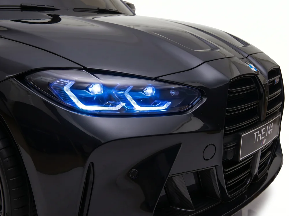 Tableau de bord BMW M4 enfant détail intérieur