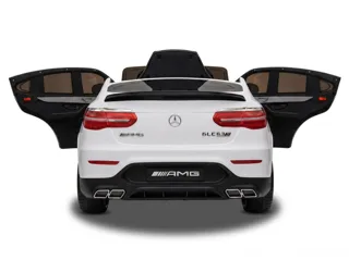 Mercedes GLC 63 AMG 12V blanc, face arrière portes ouvertes, habitacle et feux LED, fond blanc studio